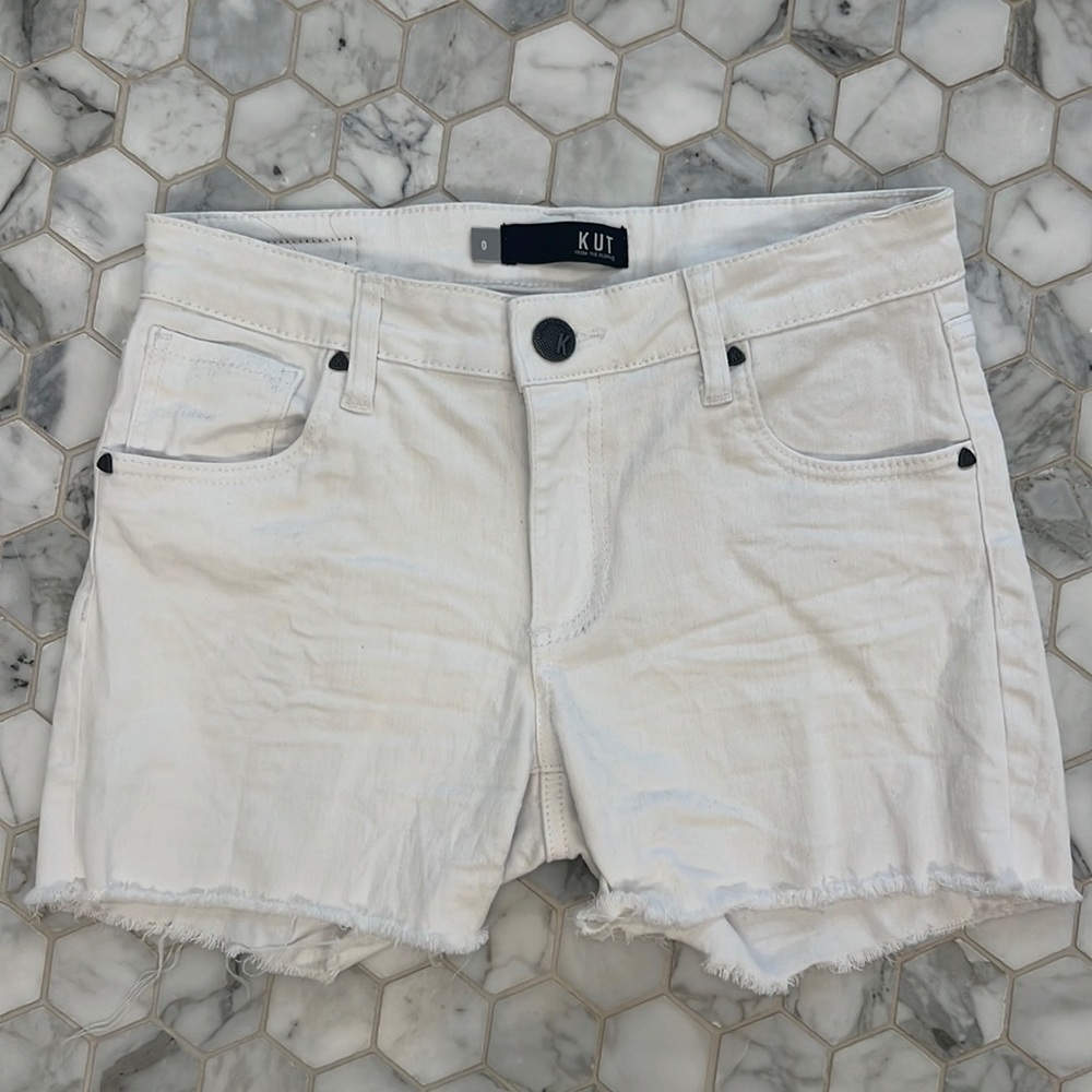 Excellent condition gidget fray short. Kut from the kloth